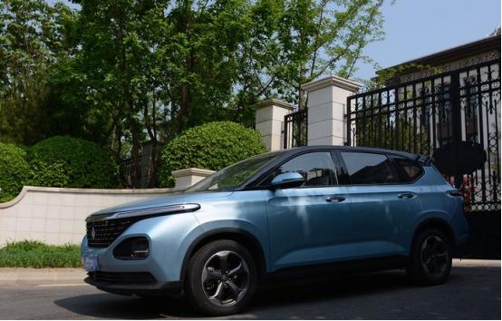 新宝骏rm-5车钥匙换电池教程,新宝骏rm5精英版怎么开才省油