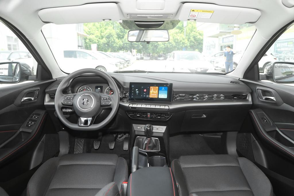 新款名爵5入门版车型上市,名爵5这款轿跑国产车型