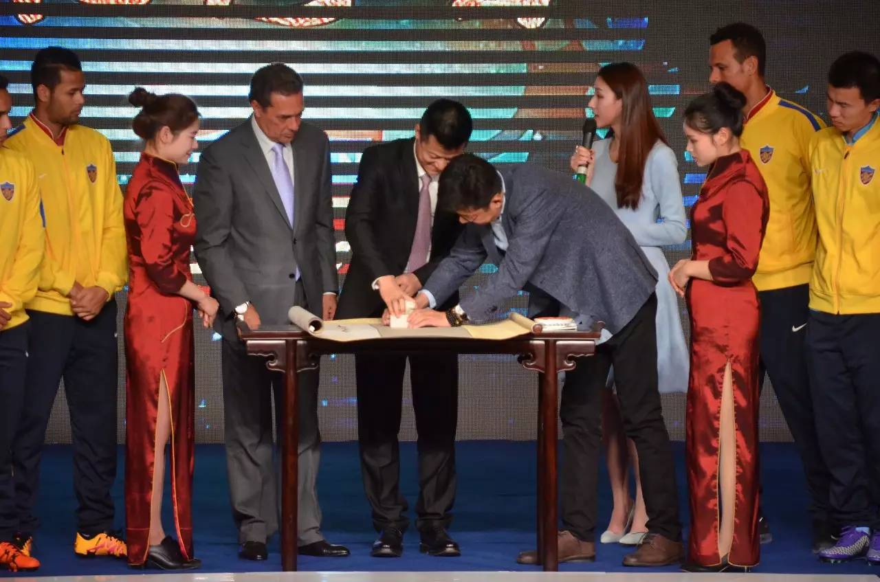 央视足球盛宴女主持,中央5套足球盛宴女主持人