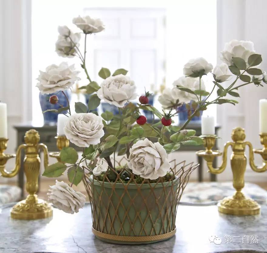 乌克兰大叔和他美到令人窒息的陶瓷永生花