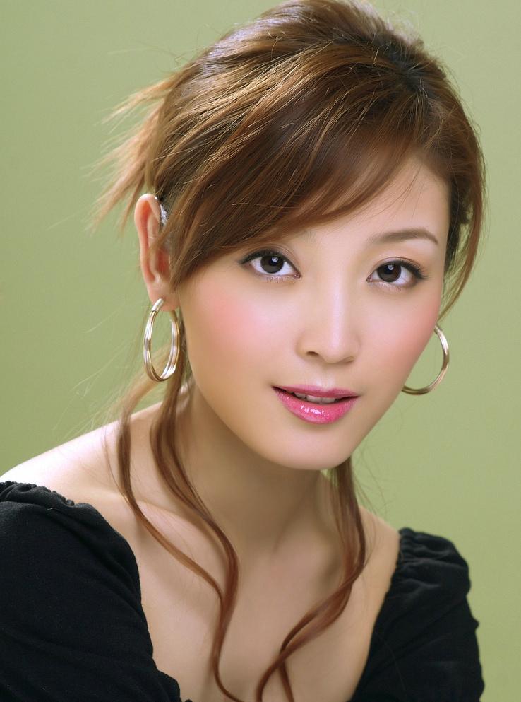 关于耳饰的趣闻：其起源与地位有关？