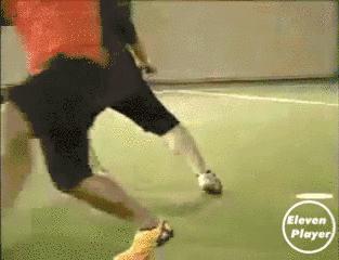 五人足球花式过人集锦,足球野球场实用的过人技巧