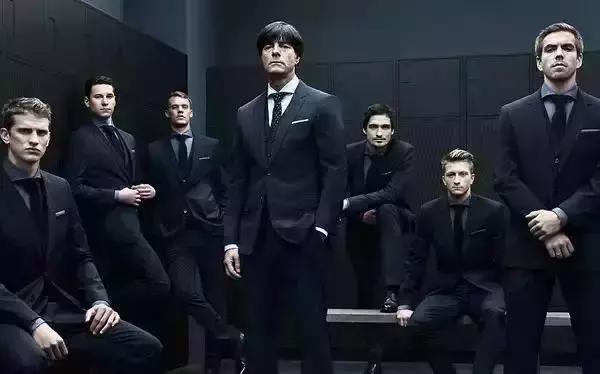 足球狗谈恋爱,足球狗不配拥有爱情吗