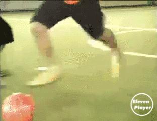 五人足球花式过人集锦,足球野球场实用的过人技巧