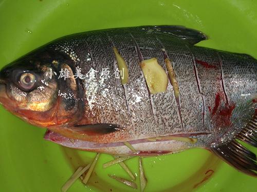 红烧鱼怎么煎好吃不破皮,农村大厨红烧鱼家常做法