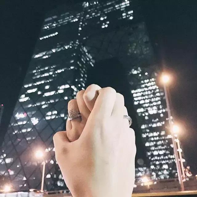 他的朋友圈里都是她,你的朋友圈全是她的照片