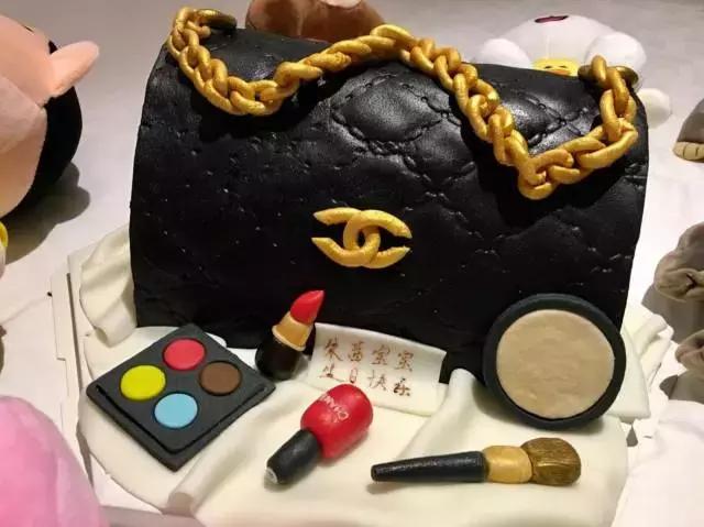 收到老公的礼物我哭了,老公第一次给我买的礼物