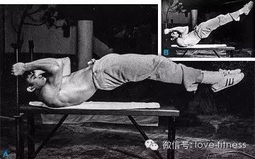 龙旗动作练腹肌要多少天,龙旗腹肌怎么练