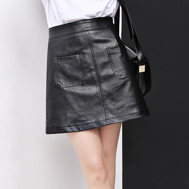 想要拥有漂亮的腿部线,显腿细的小皮裙