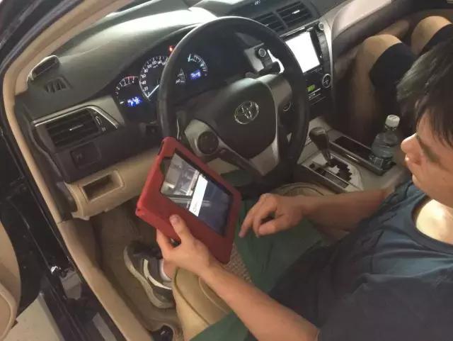 12.6万公里的凯美瑞，底盘还能如此干爽，怪不得保值率那么高