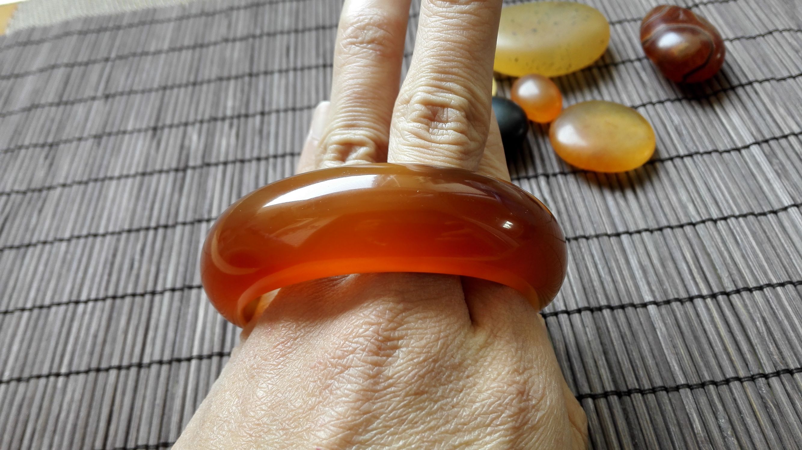 冰彩玛瑙手镯,马料高冰透玛瑙手镯