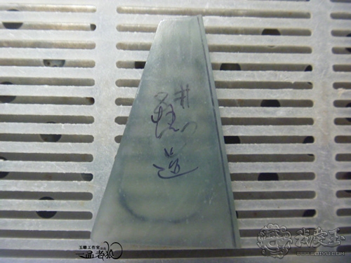 翡翠玉雕雕刻过程,用心去雕刻