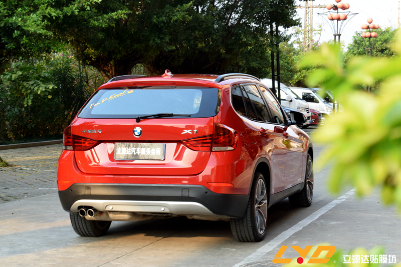 镀晶后漆面不是很光滑,漆面镀晶的前后对比效果