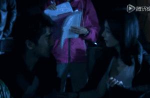 终于知道娱乐圈哪对CP爱撒狗粮了，隔着屏幕都闻到恋爱的酸臭味