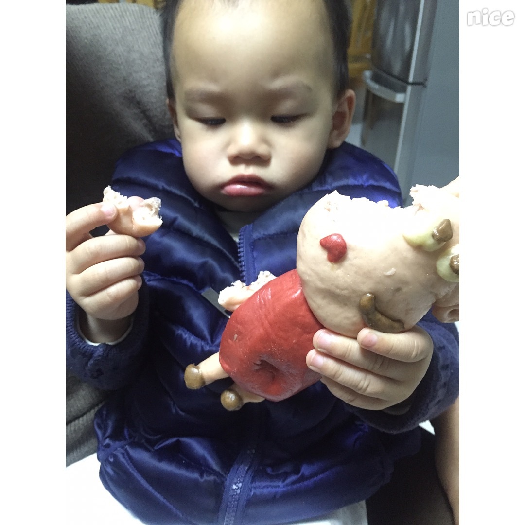 小猪佩奇做雪糕和面包,小猪佩奇做可以吃的小馒头