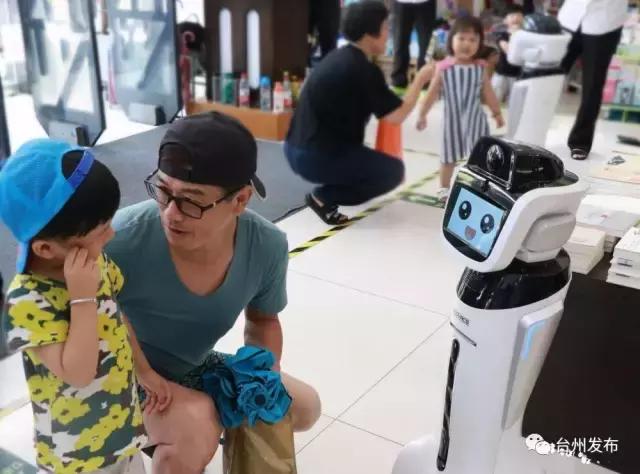 AI购书登陆台州！机器人导购玩转黑科技