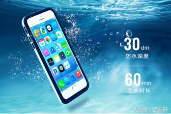 女友将手机丢到水里后，男友庆幸：还好有鑫麦隆