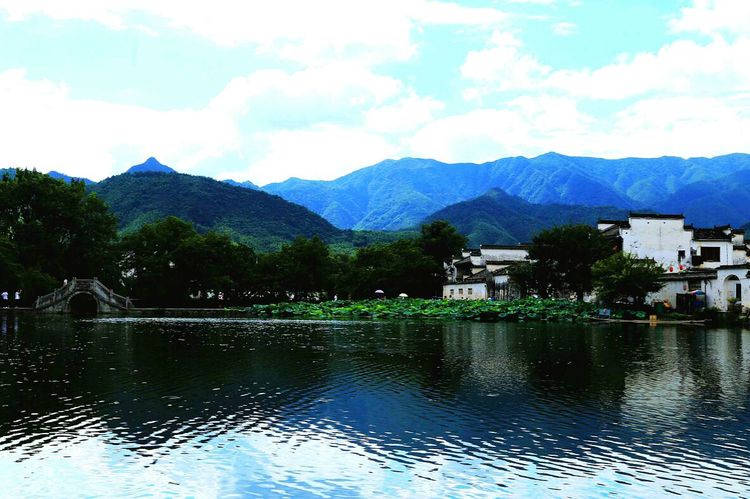 水光潋滟晴方好描写哪个景点,山色空蒙雨亦奇