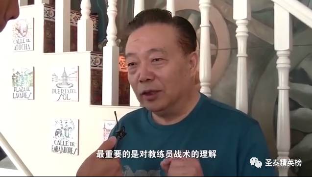 里皮祭拜天地?看周星驰,吴京,马丽手把手教你踢球