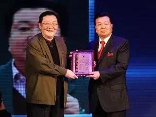 农村出来曾穷到*血卖**度日，如今身价780亿还娶了个泰国公主