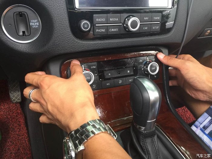 实木板材UV面划痕怎么修补,汽车门内饰板有划痕怎么处理