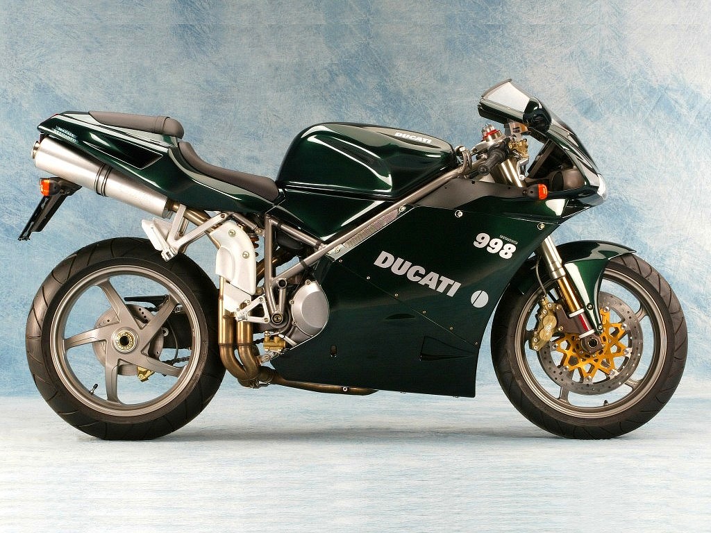 200匹的马力,极致轻量化车重,超跑遇到都不敢轻易轰油门*威示**