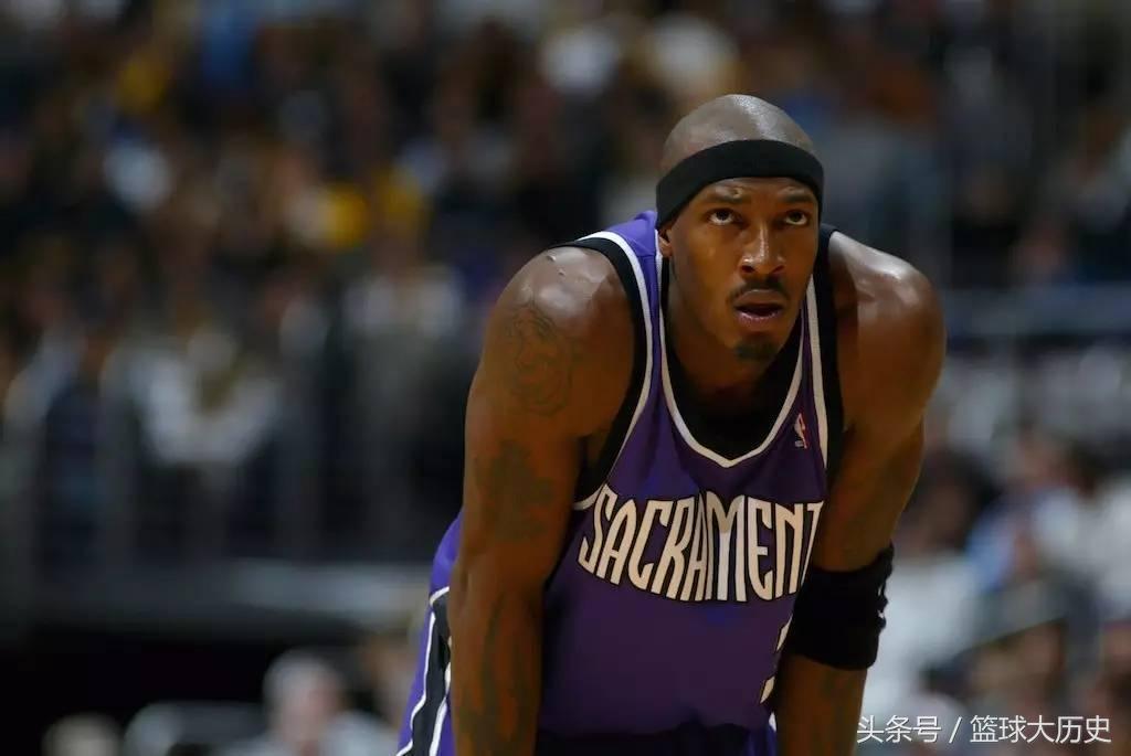 拜纳姆肘击事件视频,拜纳姆肘击事件完整版