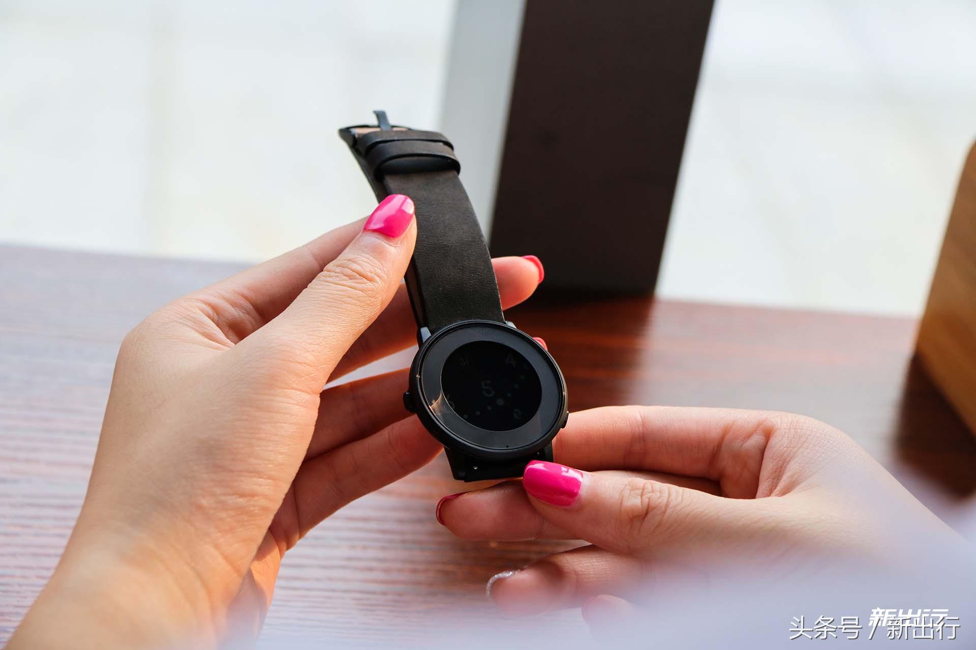 追寻最原始“电子纸墨屏”PebbleTimeRonud经典体验