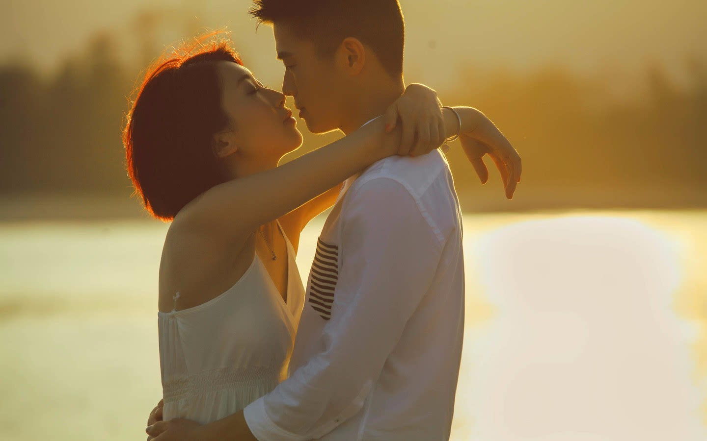 劝别人夫妻吵架和好的句子,夫妻吵架最好的和好方式是怎样