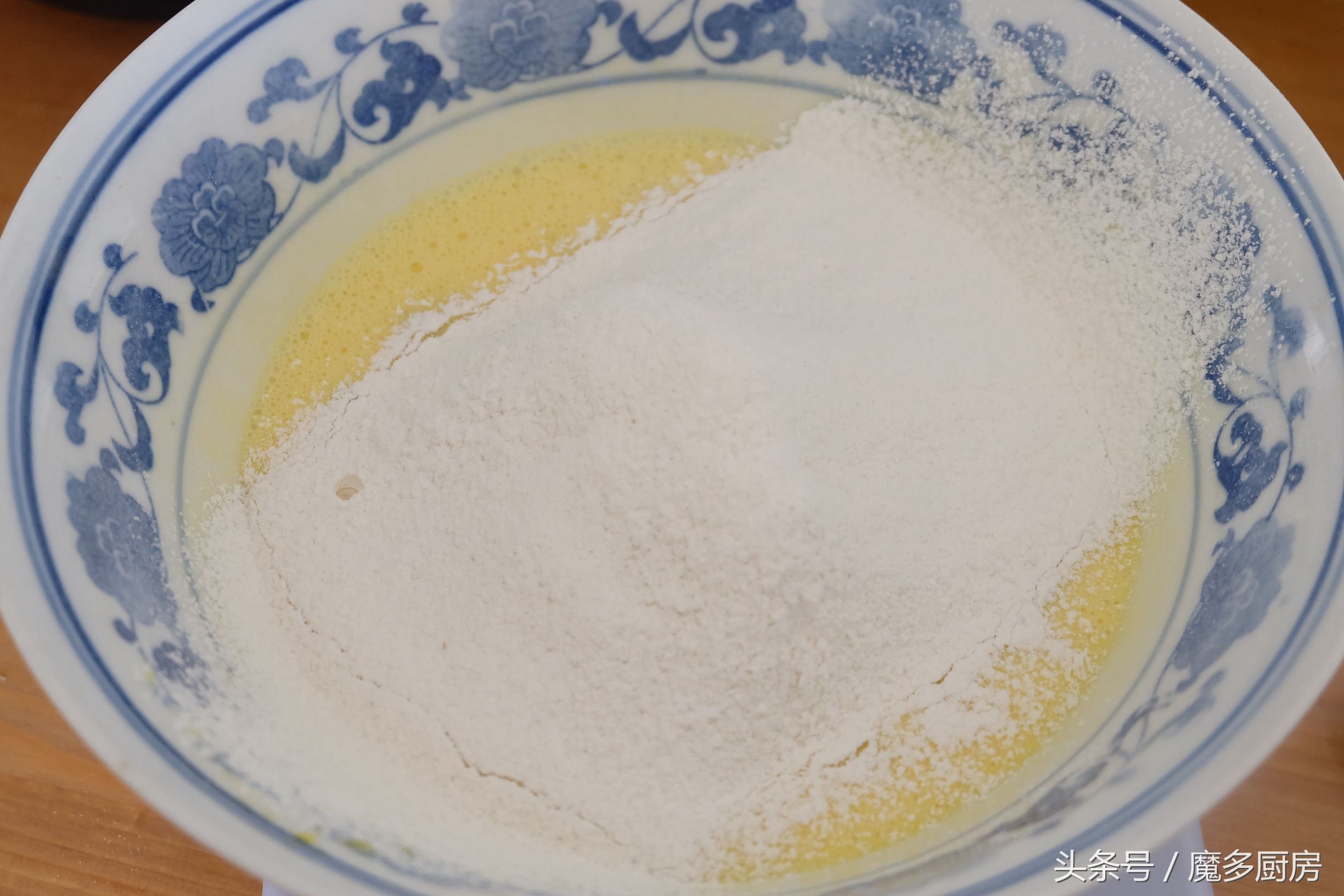 用电饭煲做蛋糕的最简单教程,用电饭煲做蛋糕的简单方法快捷