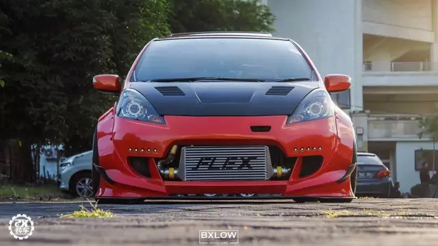 为了装上心仪轮毂换成五孔轴头，这辆爆改宽体的涡轮飞度真帅！