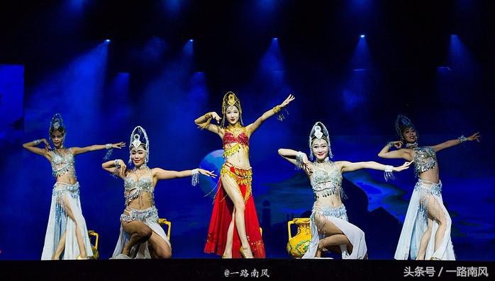 三亚千古情快闪游客抢镜视频,三亚千古情秀