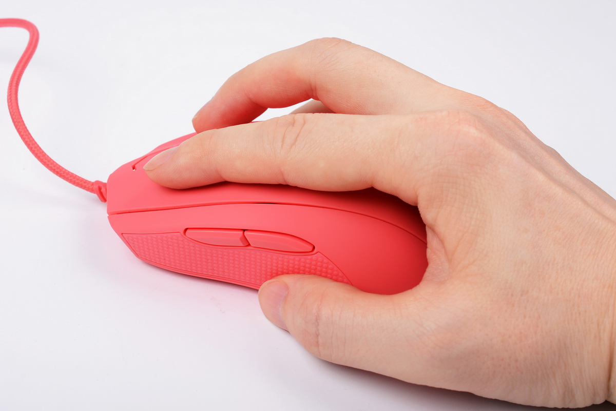 美的不像个游戏鼠标，麦傲尼克斯Castor霜糖红体验