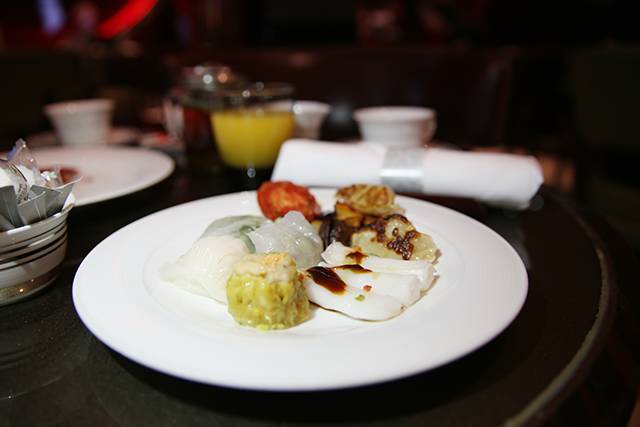 白天去逛迪斯尼,晚上香槟泡泡浴,女孩子去香港应该这么玩