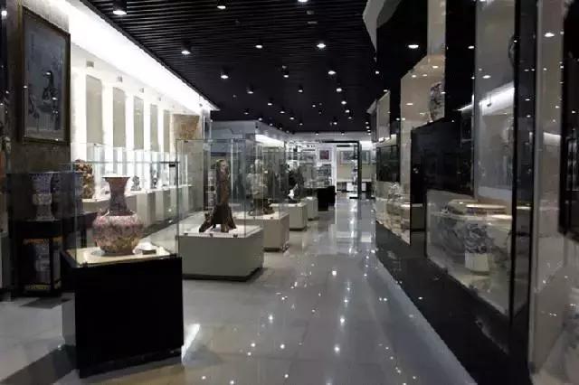 了解一座城的方式就是去当地的博物馆和菜市场，来长沙这些博物馆定让你不虚此行