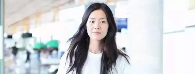 刘雯同款鞋子是什么牌子,刘雯最火的一双鞋