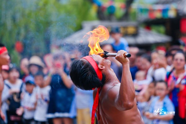 历史底蕴与现代繁华在此交融,历史与现代并存的城市