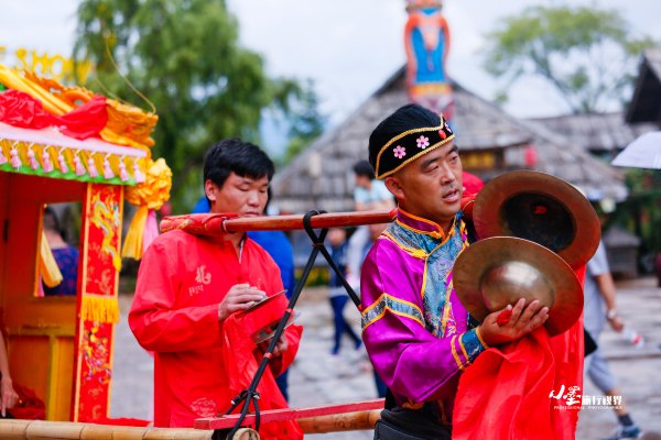 历史底蕴与现代繁华在此交融,历史与现代并存的城市