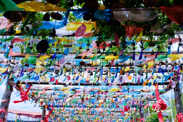 历史底蕴与现代繁华在此交融,历史与现代并存的城市