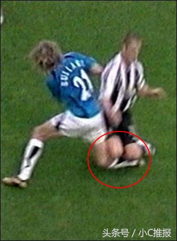 足球场上十大惨烈瞬间,足球场受伤瞬间图片