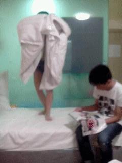 小伙子，女朋友害怕很正常，你也不能这样对她啊