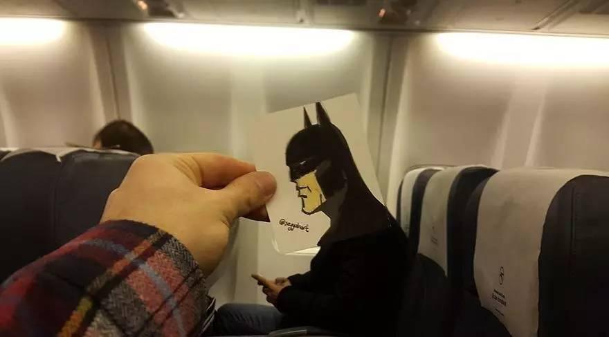 22岁大学生，靠一支画笔就能环游世界，他是怎么做到的？