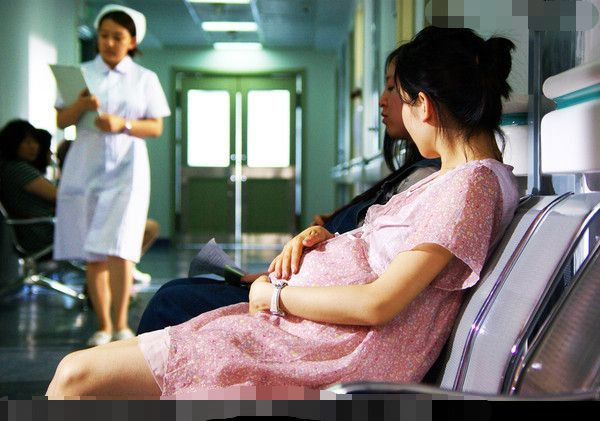 怀孕三个月吃一个螃蟹肚子微微痛,怀孕两个月吃了一只大闸蟹