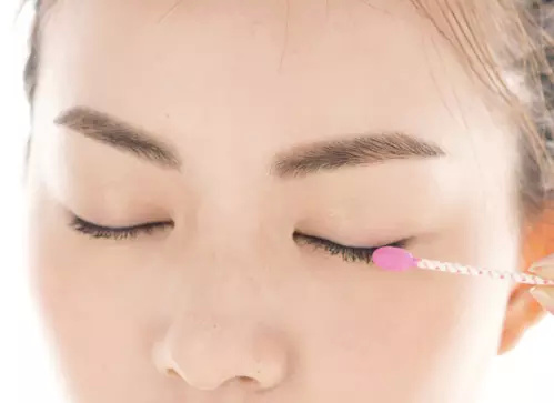 卸妆怎么才是正确的方法,卸妆不好闷痘怎么处理