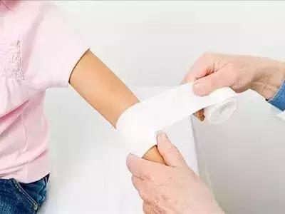 如果不小心切到手指了怎么办,不小心划破手指了