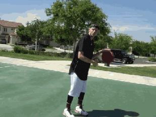 In-and-Out+背后运球教程