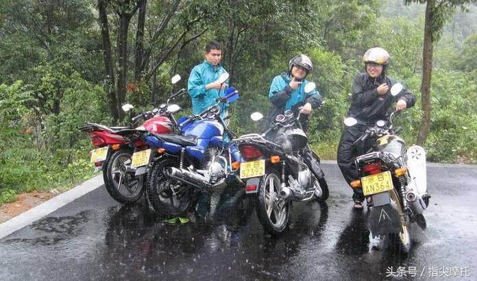 摩托车下雨总是熄火,125摩托车一加油就熄火是怎么回事