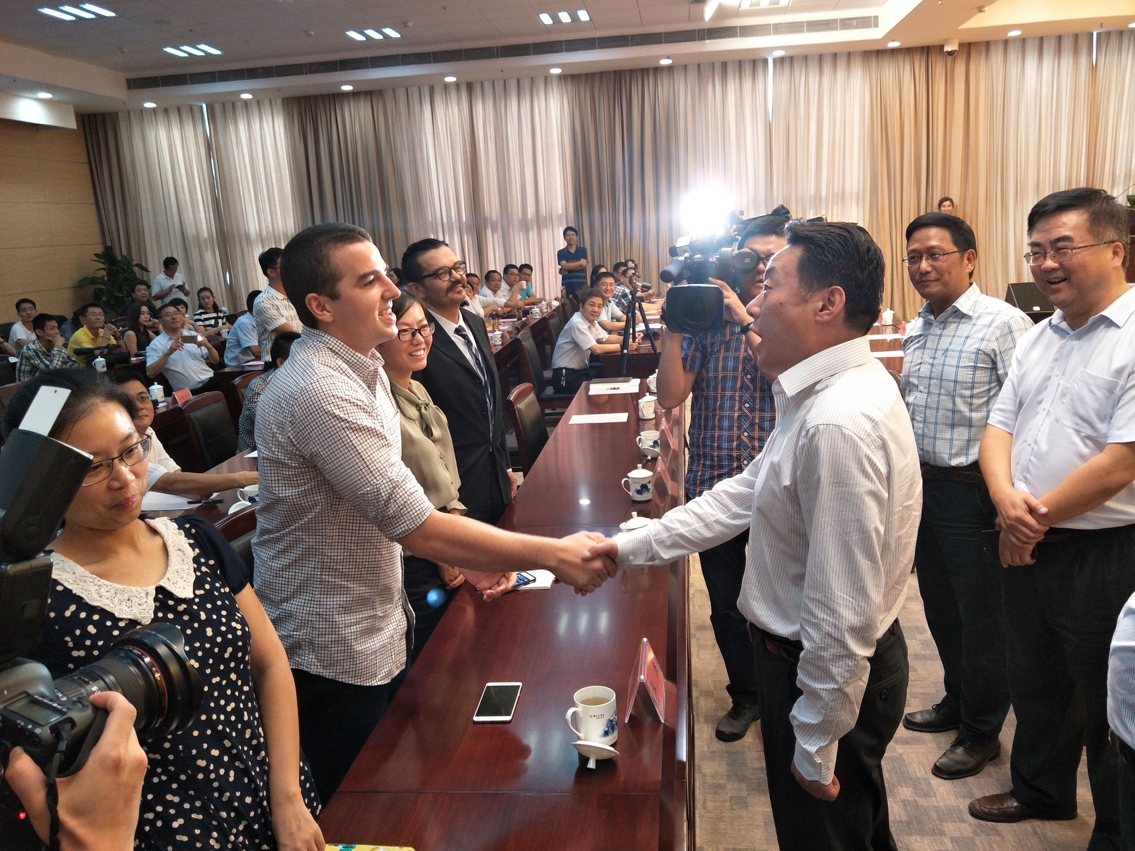 安徽人民广播电台全省新闻联播,安徽省人民政府新闻发布会直播