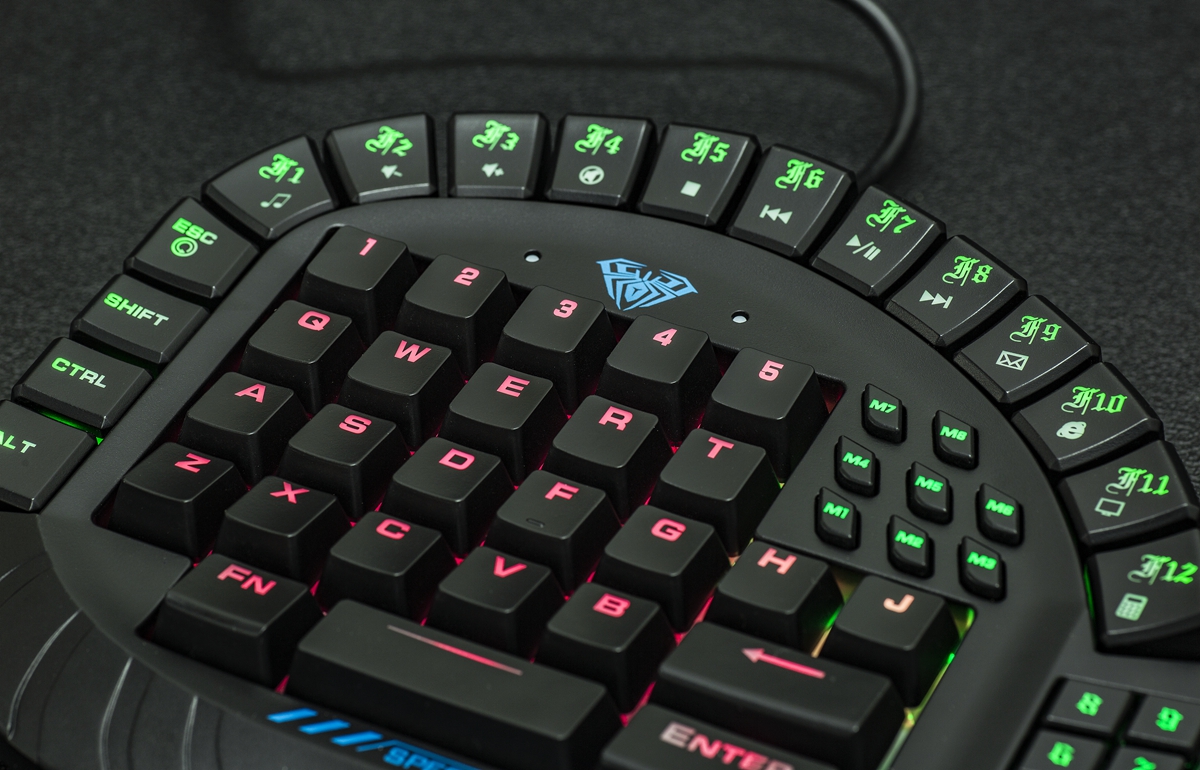 狼蛛掌控者单手键盘,狼蛛单手键盘