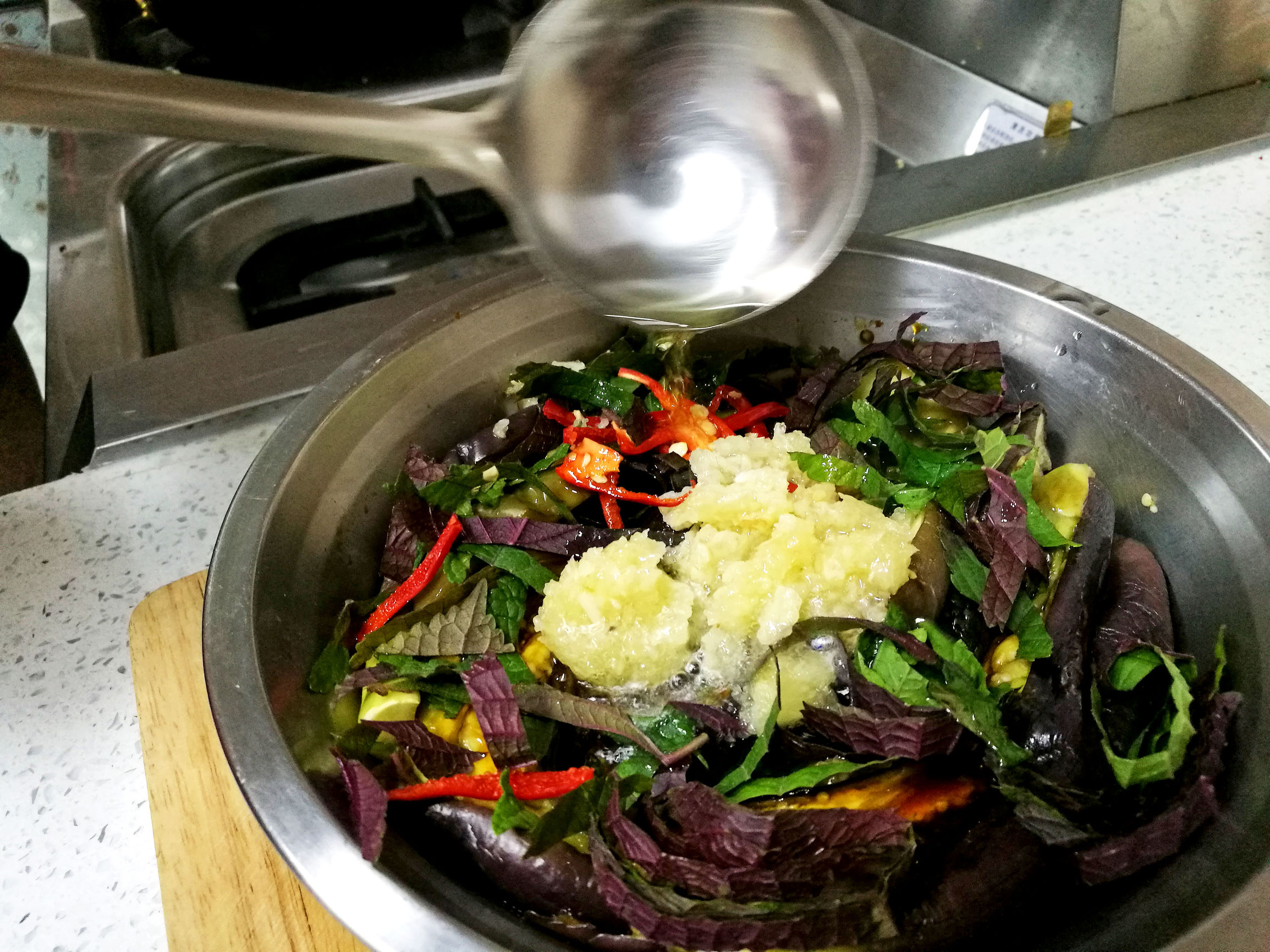 烧茄子无需油炸上锅蒸,烧茄子不过油蒸十分钟